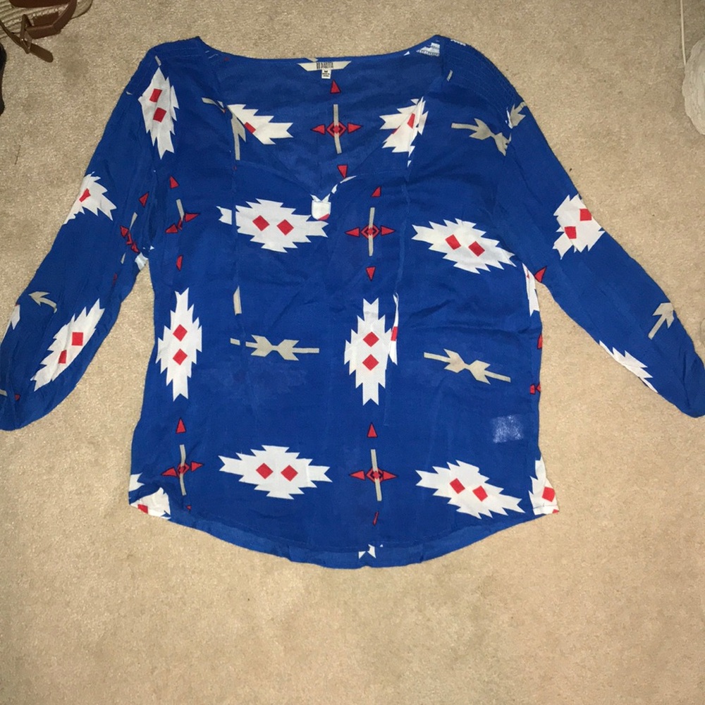 BB Dakota blue tribal 3/4 length top size M